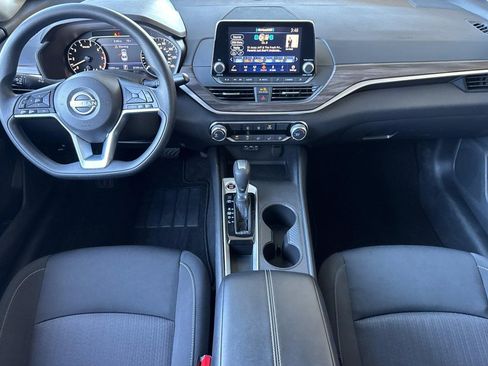 Used 2025 Nissan Altima 2.5 SV image 13