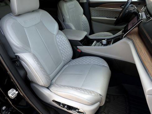 Used 2021 Jeep Grand Cherokee L Summit w/ Luxury Tech Group V image 49