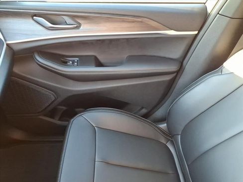 New 2025 Jeep Grand Cherokee Limited image 31