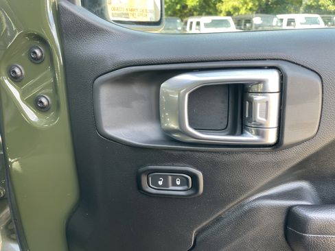 Used 2024 Jeep Wrangler Sport S image 11