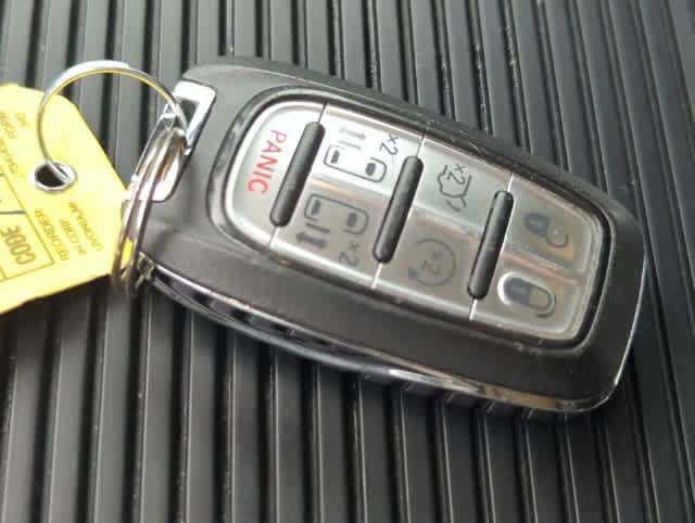 Certified 2024 Chrysler Pacifica Touring-L FWD image 36