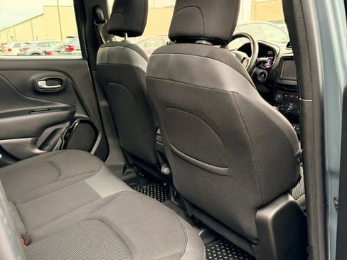 Used 2018 Jeep Renegade Altitude image 9