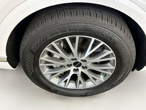 Used 2025 Genesis GV80 2.5T Standard AWD/4WD image 11