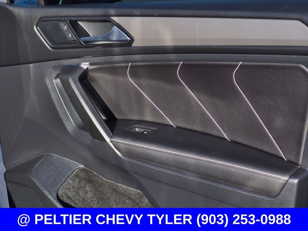Used 2023 Volkswagen Tiguan SE w/ Panoramic Sunroof Package FWD image 14
