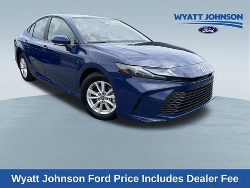 Used 2025 Toyota Camry LE w/ Convenience Package FWD image 1