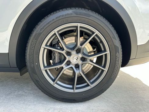 Certified 2025 Porsche Cayenne image 41