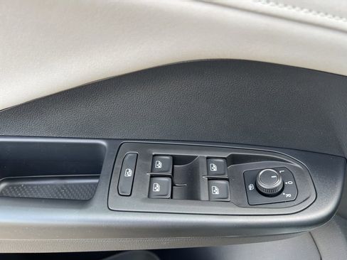 New 2025 Volkswagen Taos SE image 18