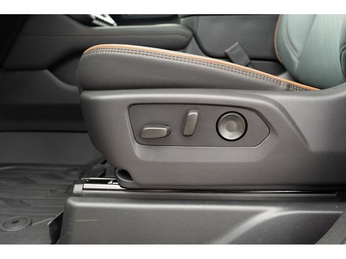 New 2026 GMC Yukon XL AT4 w/ AT4 Premium Plus Package AWD/4WD image 15