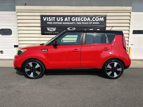Used 2017 Kia Soul + w/ Designer's Package FWD image 7