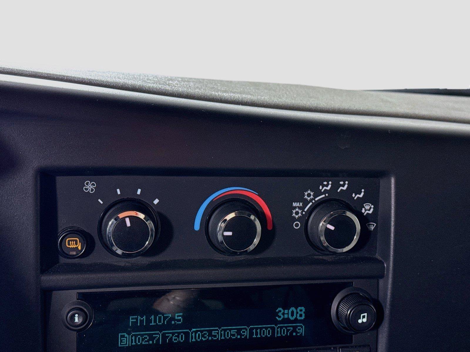 Used 2025 Chevrolet Express 3500 LT w/ LT Preferred Equipment Group RWD image 9