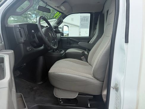 Used 2019 Chevrolet Express 3500 Extended w/ Power Convenience Package RWD image 13