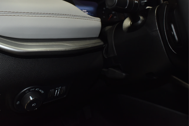 Used 2025 Jeep Compass Limited AWD/4WD image 13