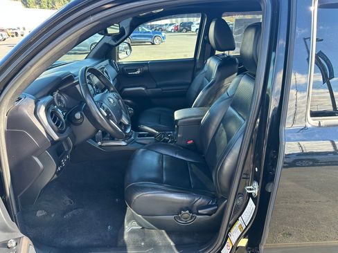 Used 2019 Toyota Tacoma TRD Off-Road image 13