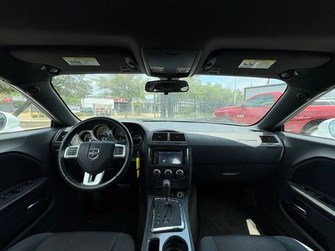 Used 2014 Dodge Challenger SXT RWD image 15