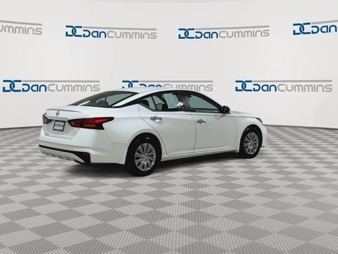 Used 2024 Nissan Altima 2.5 S FWD image 9