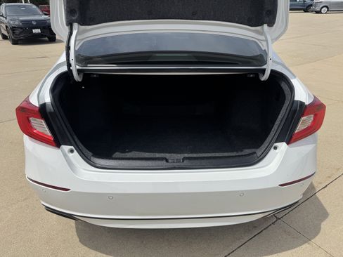 Used 2018 Honda Accord Touring image 10