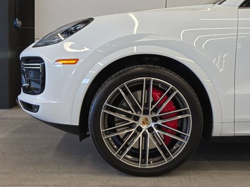 Certified 2023 Porsche Cayenne Turbo image 9