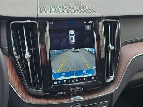 Certified 2023 Volvo XC60 T8 Ultimate w/ Climate Package image 23