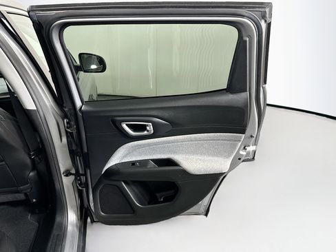 Used 2022 Jeep Compass Latitude image 28