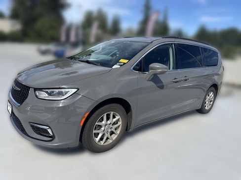 Used 2022 Chrysler Pacifica Touring-L FWD image 4