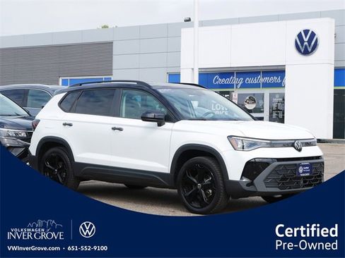 Certified 2025 Volkswagen Taos SE image 1