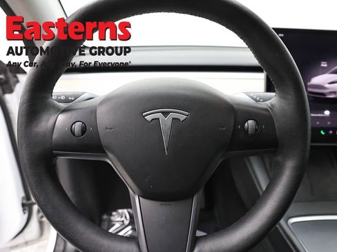 Used 2022 Tesla Model Y Long Range AWD/4WD image 10