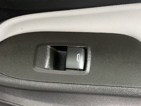 Used 2024 Chevrolet Equinox LS w/ LS Convenience Package image 32