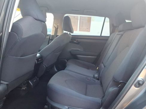 Certified 2023 Toyota Highlander L image 10