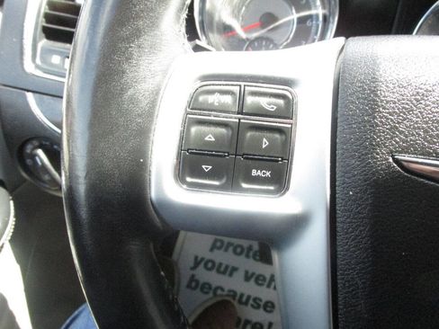 Used 2012 Chrysler Town & Country Touring-L w/ Driver Convenience Group image 66