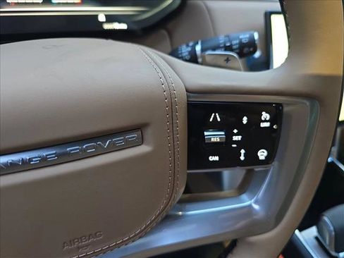 New 2026 Land Rover Range Rover Long Wheelbase SE image 17