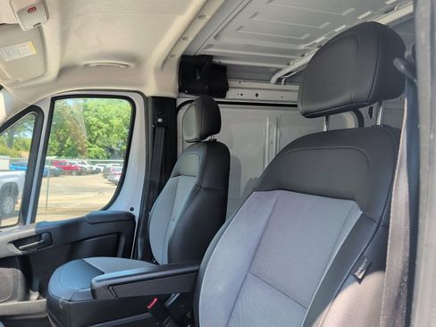 Used 2025 RAM ProMaster 2500 w/ Convenience Group FWD image 9