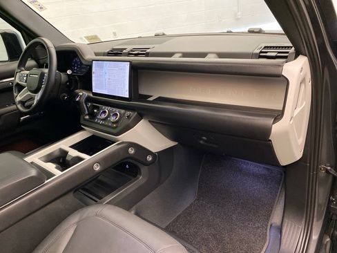 Used 2025 Land Rover Defender 110 X-Dynamic SE AWD/4WD image 22