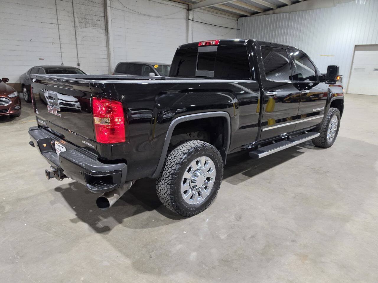 Used 2016 GMC Sierra 2500 Denali w/ Duramax Plus Package AWD/4WD image 15