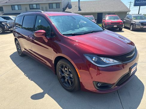 Used 2019 Chrysler Pacifica Touring-L Plus w/ S Appearance Package FWD image 7