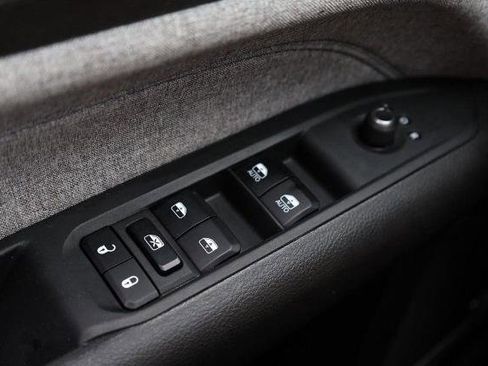 Used 2025 Jeep Compass Latitude w/ Sun & Sound Group image 17