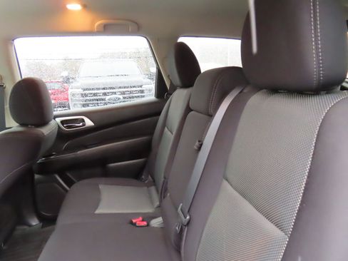 Used 2019 Nissan Pathfinder SV image 34