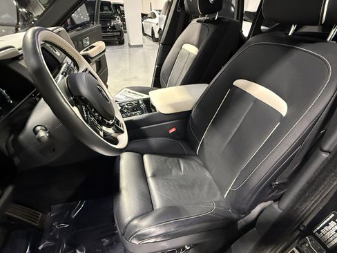Used 2023 Rolls-Royce Cullinan image 29