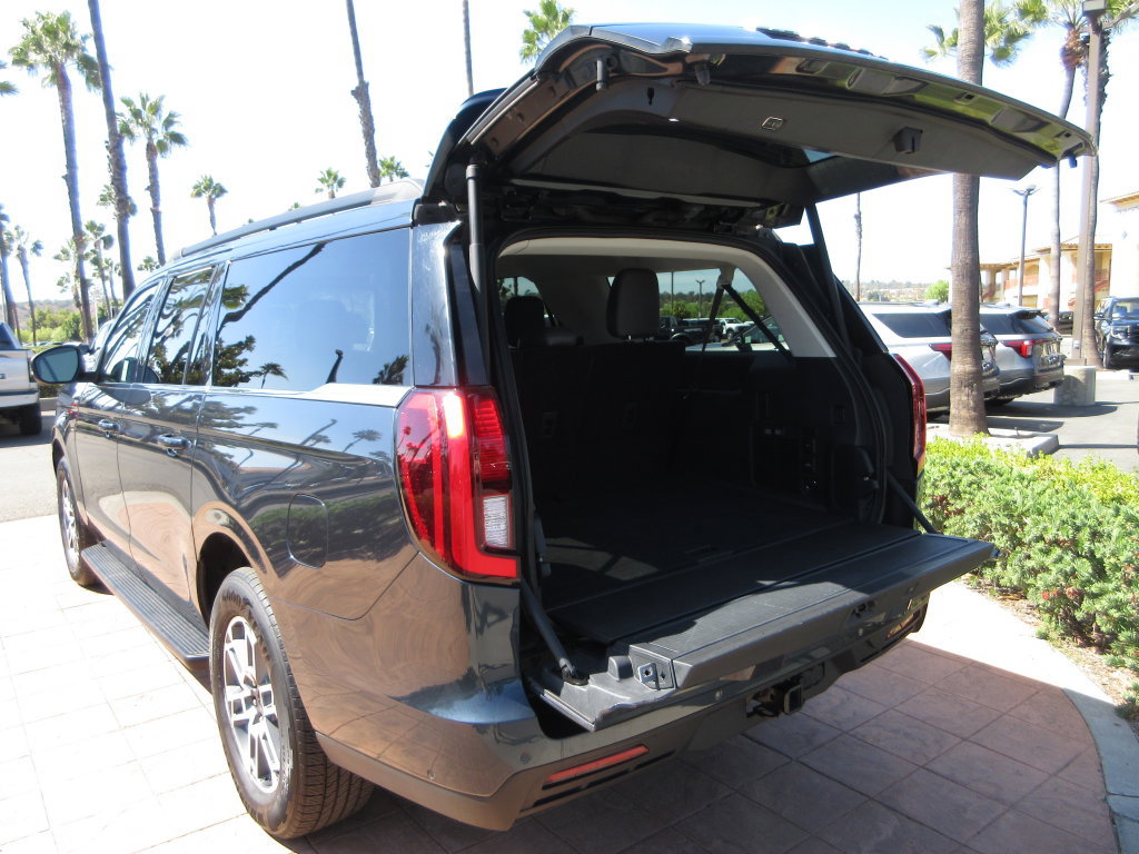Certified 2025 Ford Expedition Max Active RWD image 25