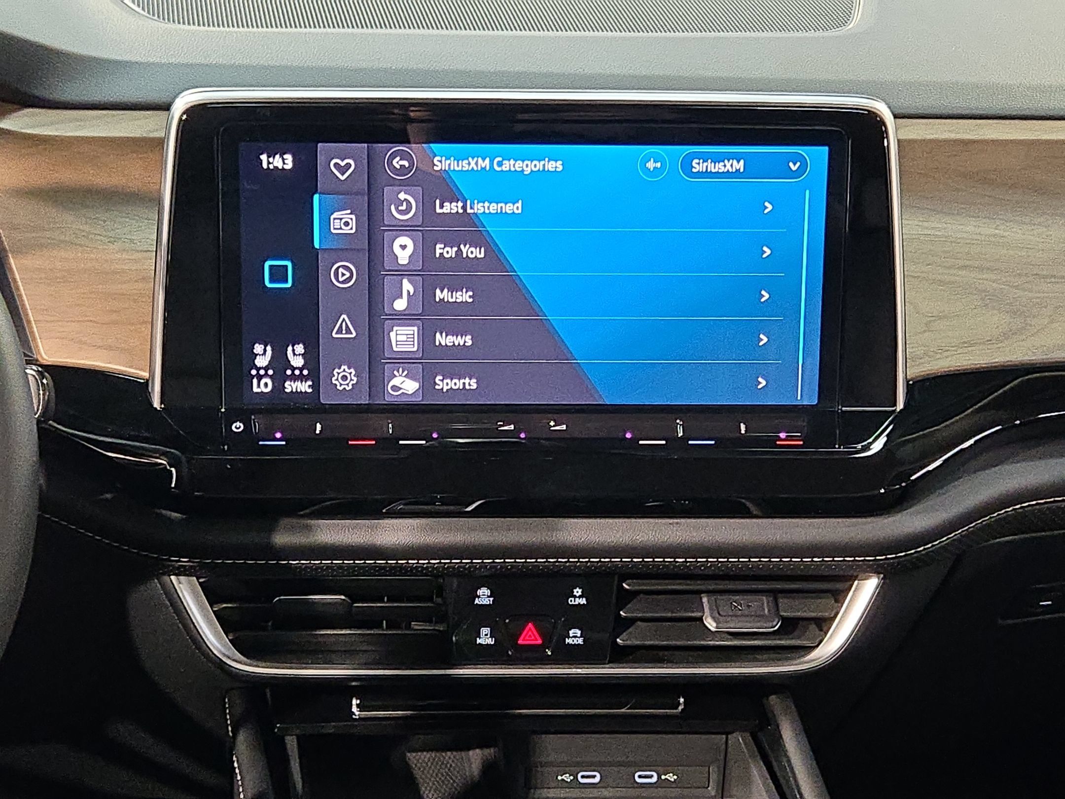 Used 2024 Volkswagen Atlas SE FWD image 16