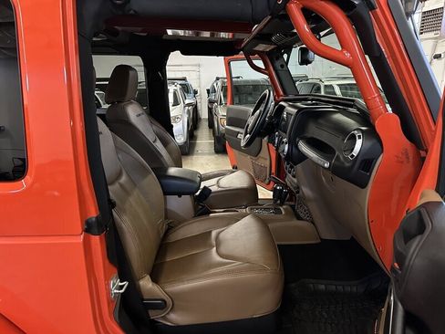 Used 2015 Jeep Wrangler Rubicon w/ Power Convenience Group image 17