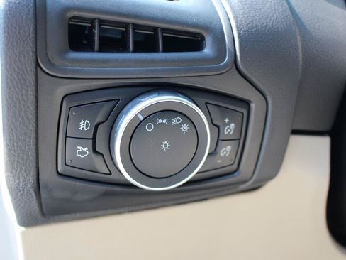 Used 2015 Ford Focus SE w/ SE Sport Package FWD image 17