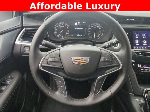 Used 2025 Cadillac XT5 Premium Luxury image 10