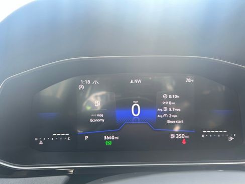 Used 2025 Volkswagen Jetta SE w/ Sunroof Package image 25