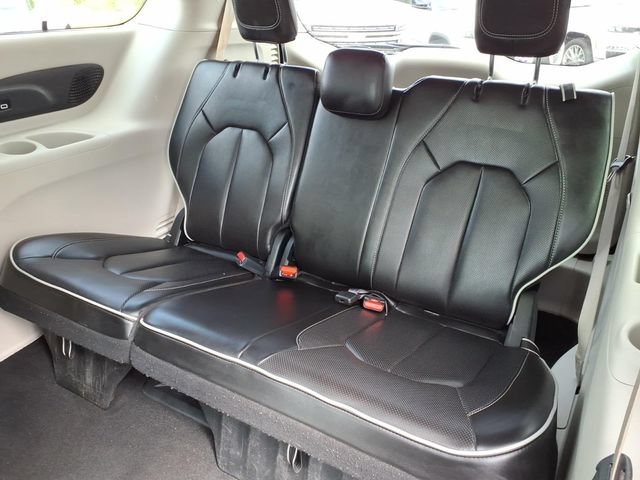 Used 2023 Chrysler Pacifica Limited FWD image 13