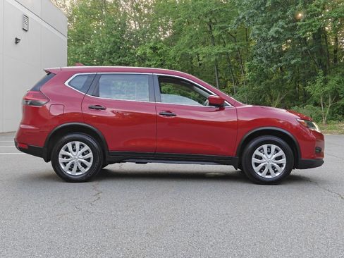Used 2017 Nissan Rogue S AWD/4WD image 2