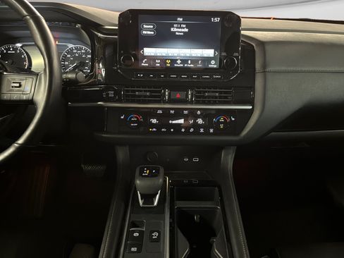 Used 2025 Nissan Pathfinder SL AWD/4WD image 13