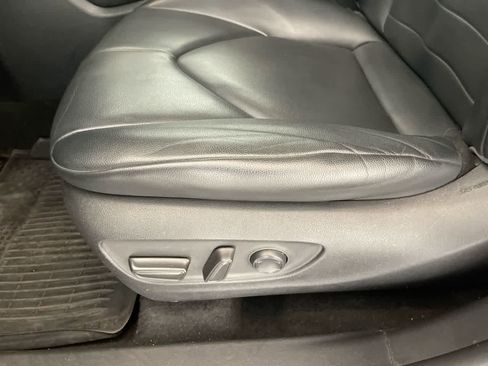 Used 2020 Toyota Highlander XLE image 12