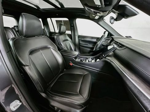 Used 2025 Jeep Grand Cherokee Limited AWD/4WD image 34