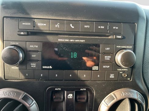 Used 2018 Jeep Wrangler Sport image 21