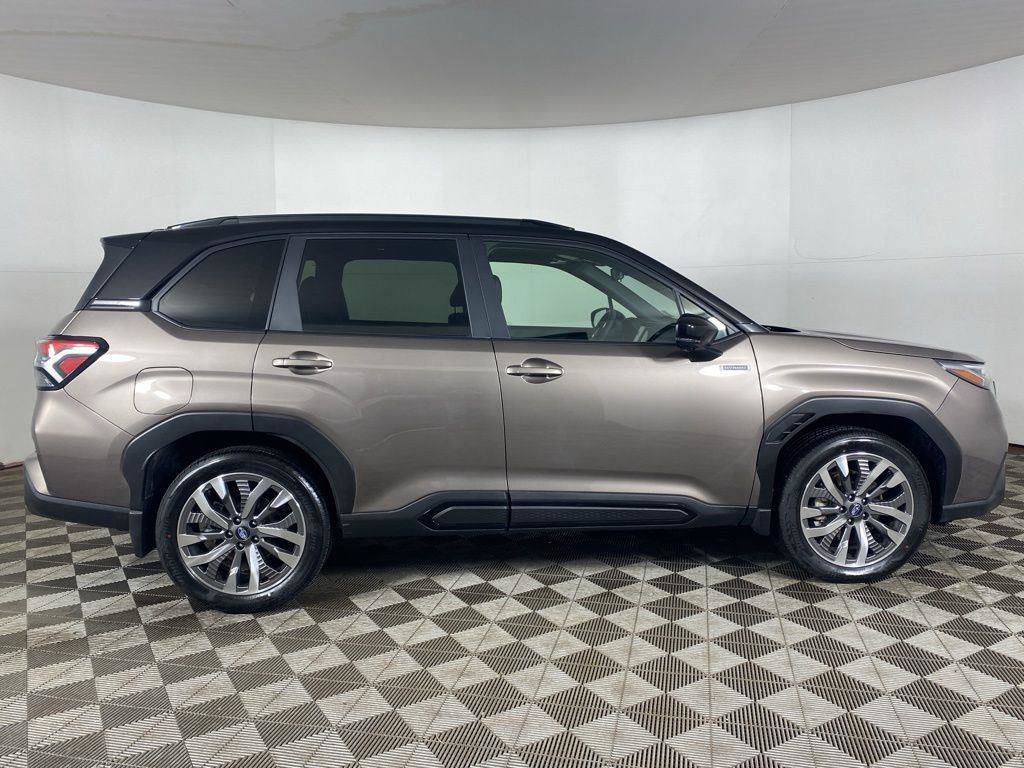 Used 2025 Subaru Forester Touring AWD/4WD image 5